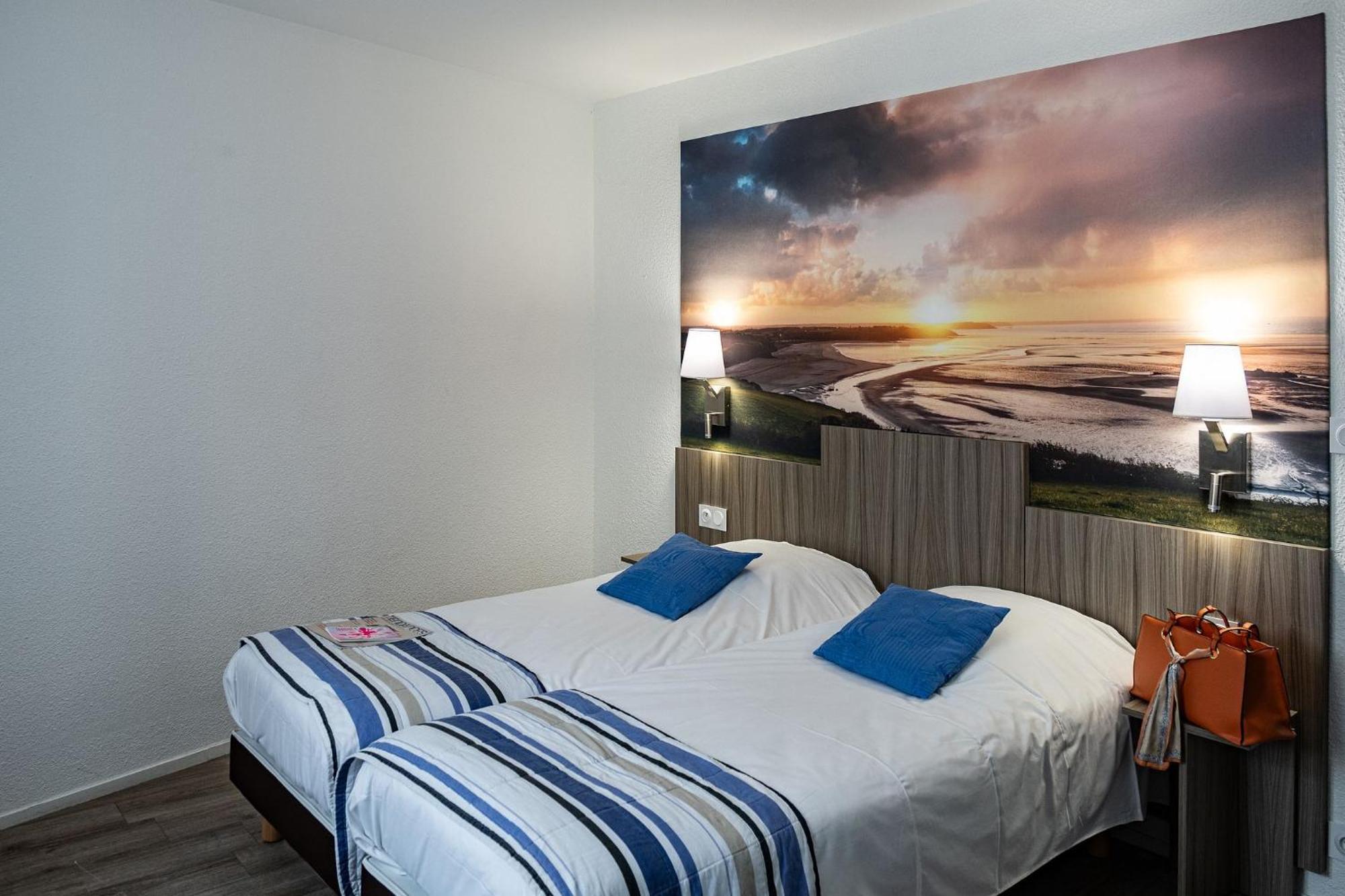 Contact Du Champ De Mars De Hotel Saint-Brieuc